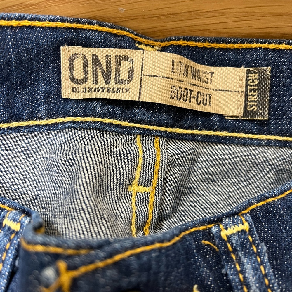 Old Navy Low Rise Distressed Bootcut Jeans Size 0 - Picture 3 of 3